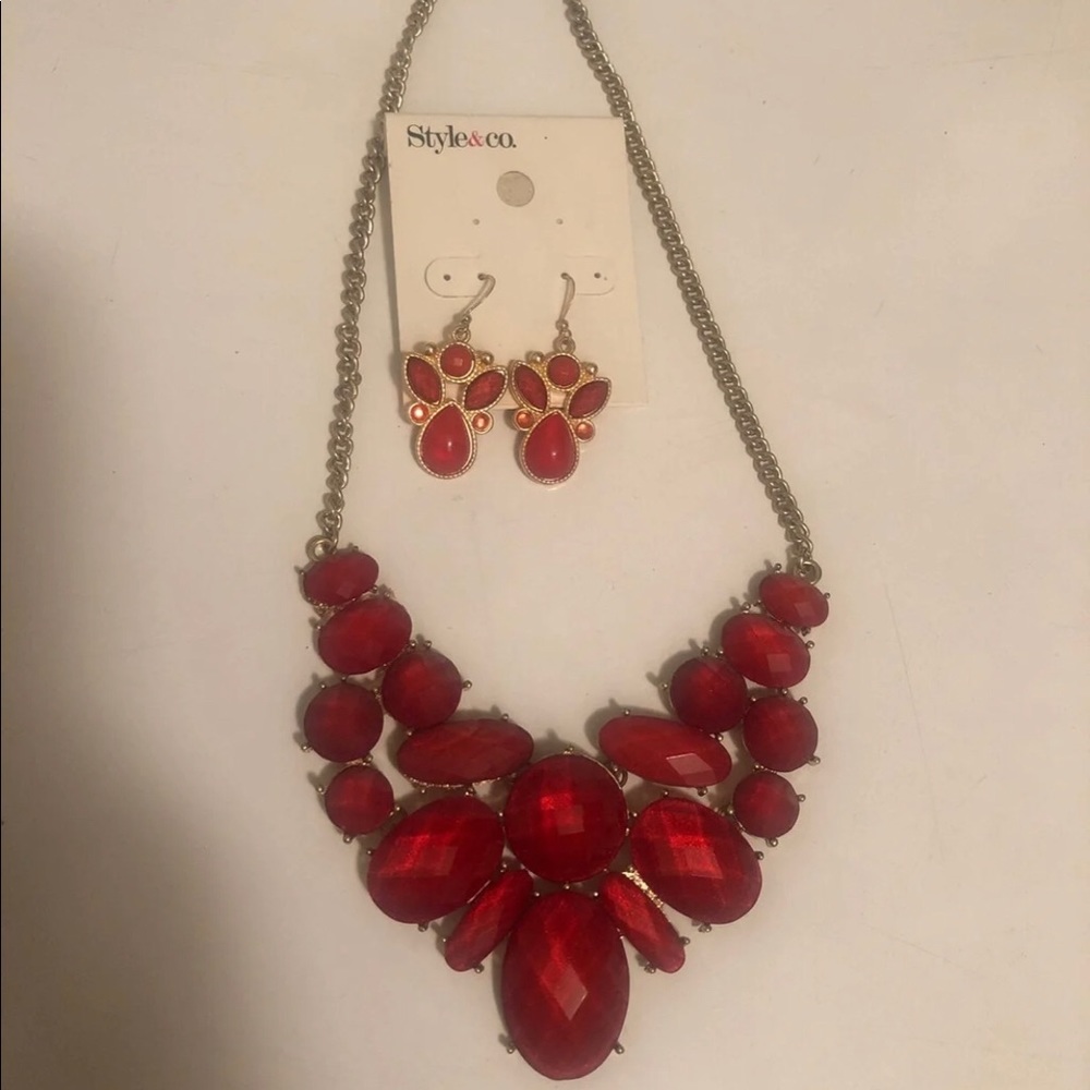 Statement necklace